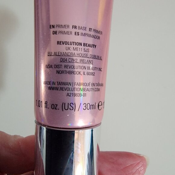 XX REVOLUTION GLOW FIXX GLOW ALL DAY PRIMER Universal Color - Picture 12 of 13